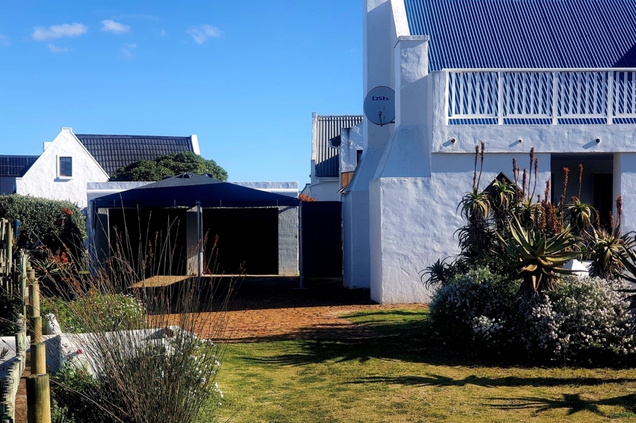 4 Bedroom Property for Sale in Boggomsbaai Western Cape